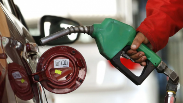 <p>Advierten nueva alza en bencinas: precio podría aumentar $25 a fines de marzo</p>Advierten nueva alza en bencinas: precio podría aumentar $25 a fines de marzo
