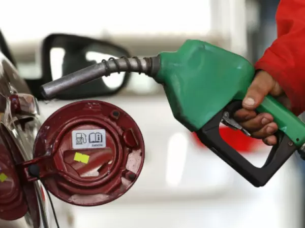 Advierten nueva alza en bencinas: precio podría aumentar $25 a fines de marzo