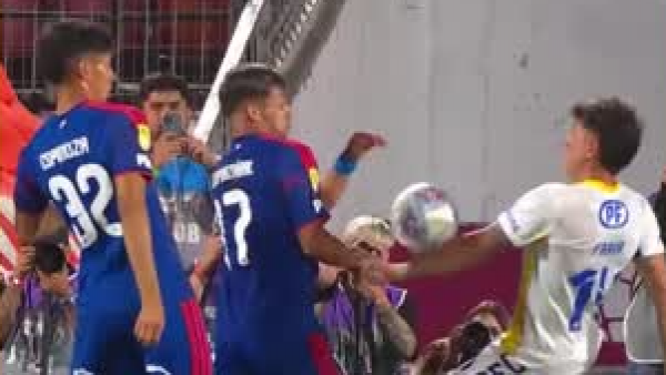 "Es un penal más grande que una basílica": Fernando Tapia y la polémica jugada no cobrada a favor de la "U"
