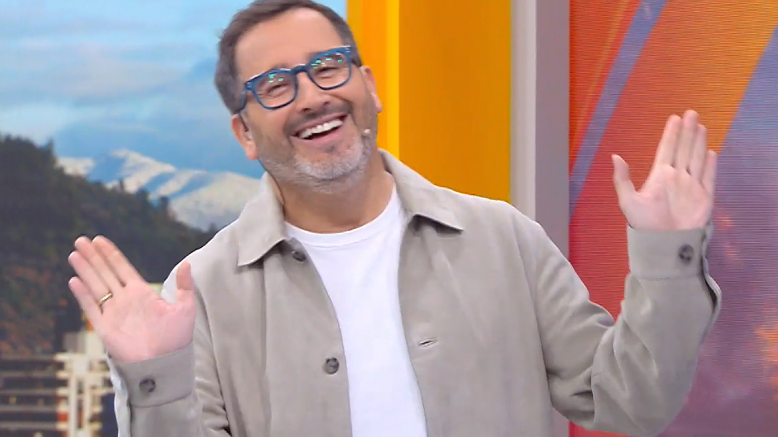 "Está bien que tengamos que ahorrar pero...": Eduardo encuentra gracioso error en el informe del tiempo

