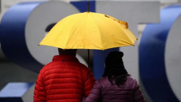 <p>¿Lloverá en Santiago? Prevén sistema frontal fortalecido por río atmosférico</p>¿Lloverá en Santiago? Prevén sistema frontal fortalecido por río atmosférico
