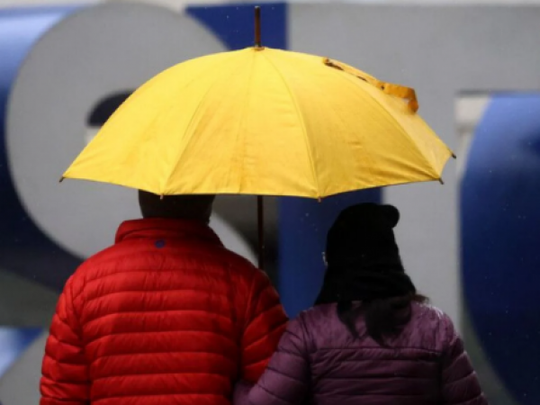 ¿Lloverá en Santiago? Prevén sistema frontal fortalecido por río atmosférico