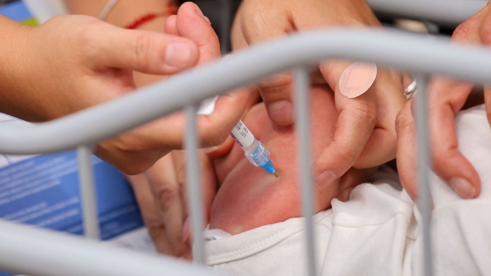 <p>Aumento de virus respiratorios: revisa los puntos de vacunación y grupos prioritarios</p>
