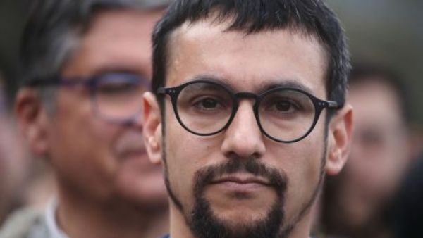 "Te haremos como lo hacemos en México": Alcalde de Peñalolén denunció amenazas de muerte en sus redes sociales
