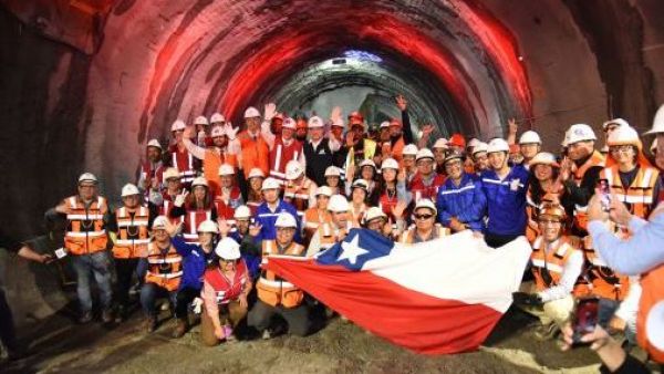 <p>Línea 7 da un paso clave en Santiago: unen dos tramos del túnel en Puente Cal y Canto</p>Línea 7 da un paso clave en Santiago: unen dos tramos del túnel en Puente Cal y Canto
