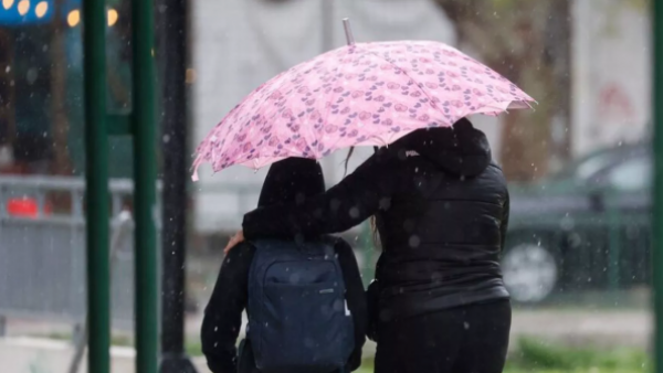 ¿Cuándo y dónde?: Revisa las comunas que tendrán lluvias en la RM
