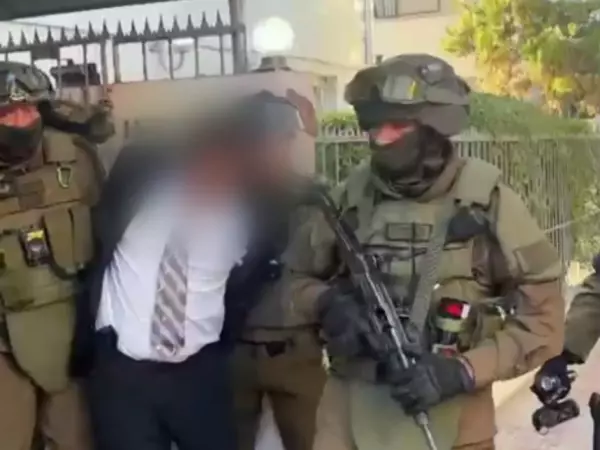 Amarró a guardia y gerente: Detienen a solitario asaltante de banco en Providencia