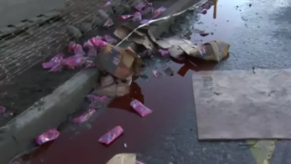 Cientos de jugos desparramados tras desplome de carga de camión en Maipú