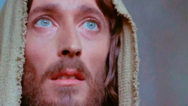 Jesús de Nazaret en TVN: Así luce Robert Powell a sus 80 años
