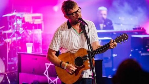 Damon Albarn celebra 58 años en la cima de la música global
