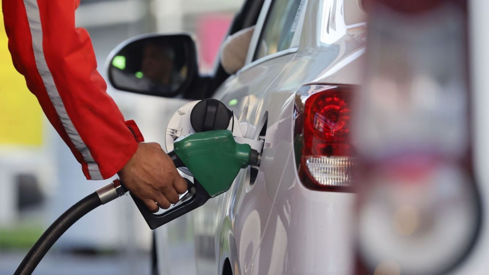 <p>¿Sube la UF? El efecto de la histórica alza de combustibles en su valor</p>
