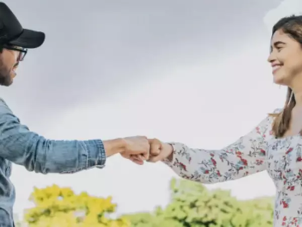 Entre amistad y amor: por qué interpretamos mal las señales