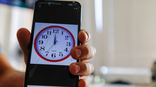 Cambio de hora en Chile: Lo que necesita saber el cerebro para adaptarse mejor
