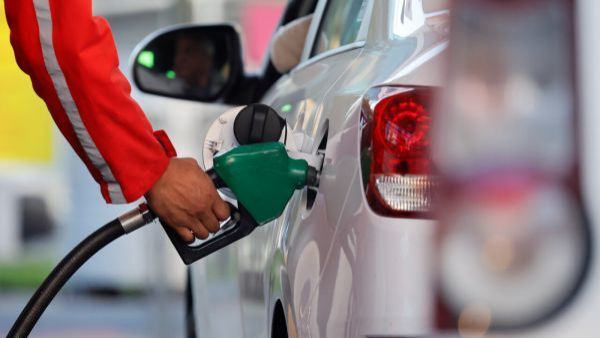 Desde este jueves: ENAP oficializa alza de $372 en gasolina de 93 octanos y $139 en la parafina

