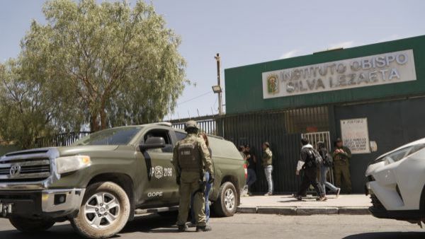 Ataque en colegio de Calama: Autor publicó fotos con cuchillos y minutos antes un video en YouTube
