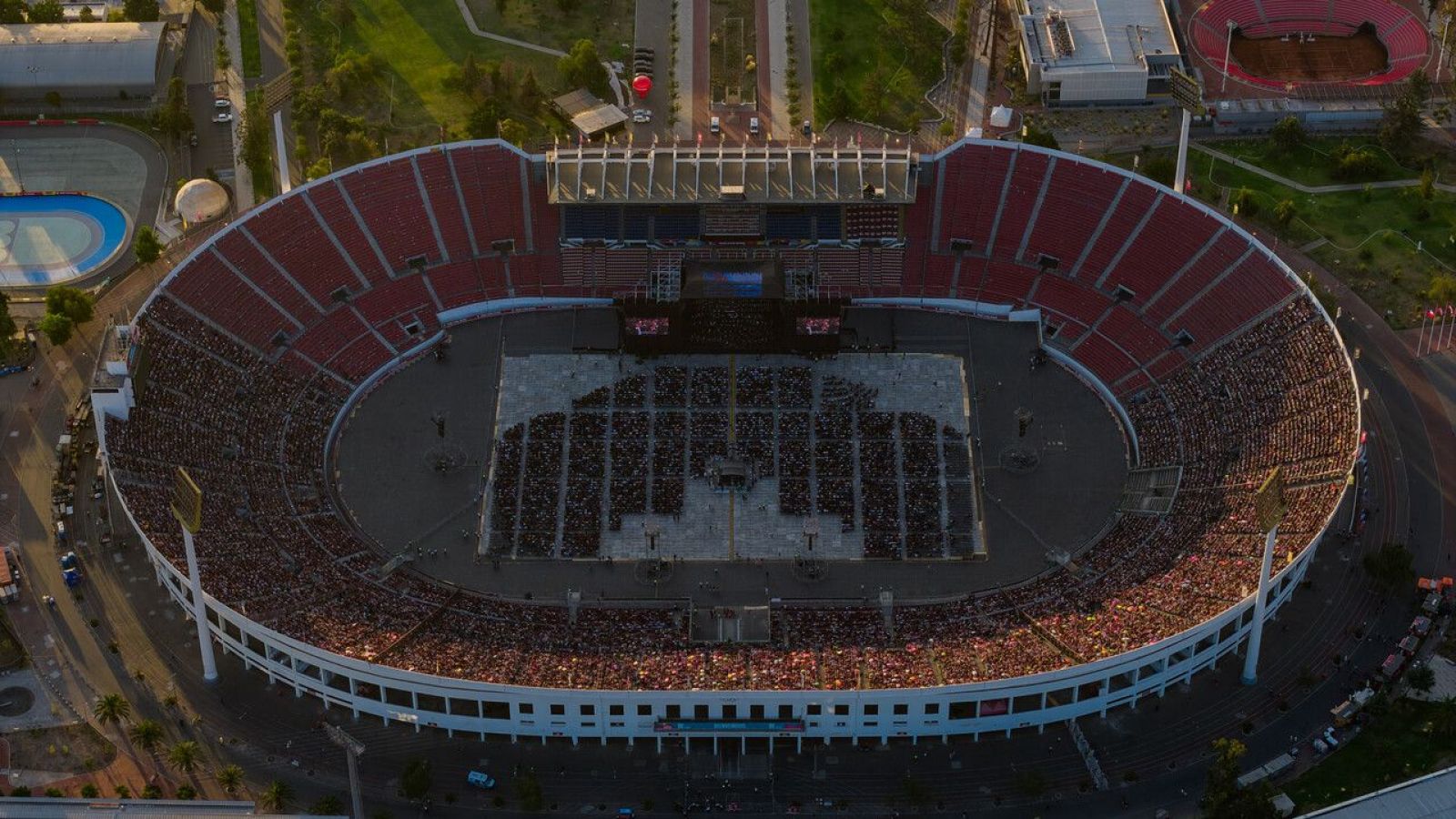 <p>El festival que coincidirá con BTS en el Estadio Nacional </p>
