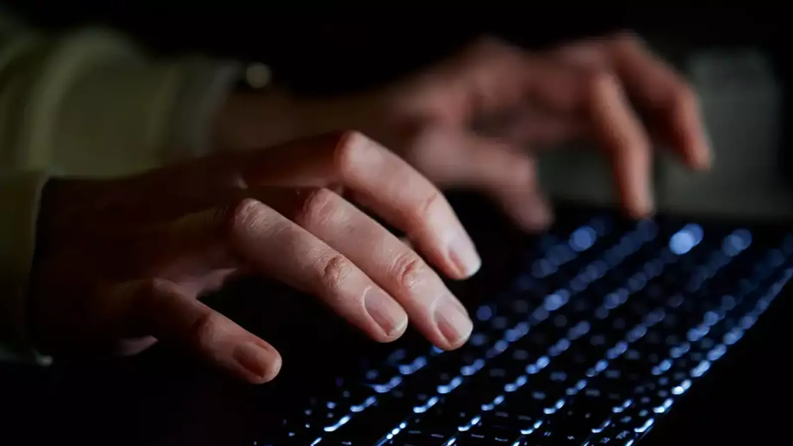 Acusan a un hombre de drogar y prostituir a su esposa en Suecia