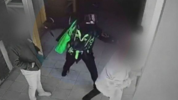 Encapuchado y con gas pimienta: Revelan video del inicio del atentado en colegio de Calama

