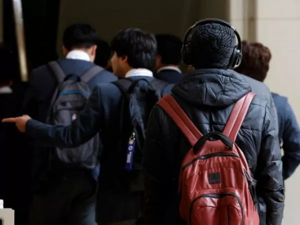 Ministra de Educación anuncia proyecto de revisión de mochilas en colegios