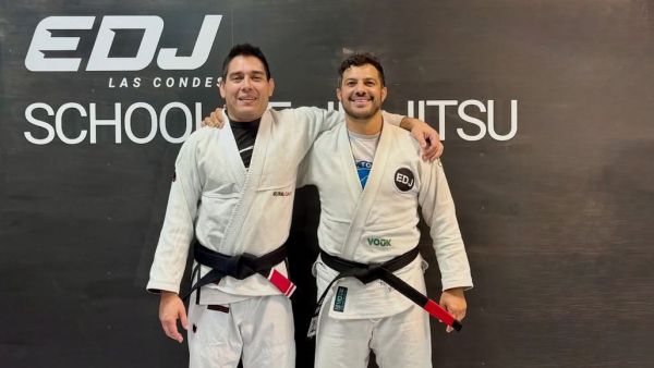 El destacado logro deportivo de Simón Oliveros: Alcanzó el cinturón negro de Jiujitsu
