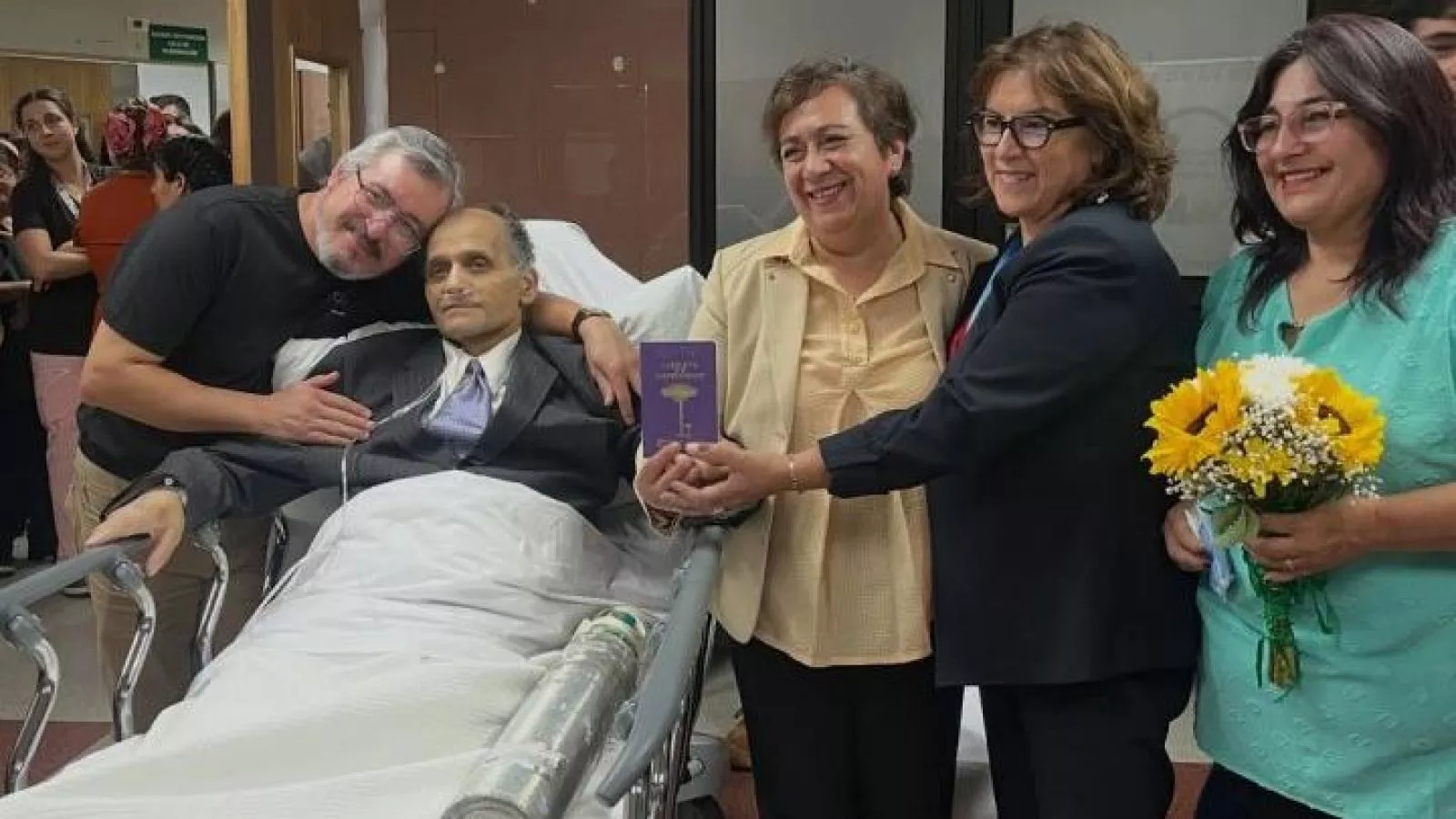 Era su último deseo: paciente con cáncer contrae matrimonio en hospital de Los Ángeles