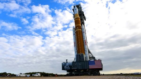 <p>El cohete Orión de la misión Artemis II de la Nasa.</p>Misión Artemis II de la Nasa: Día, hora y dónde ver el histórico sobrevuelo del hombre a la Luna
