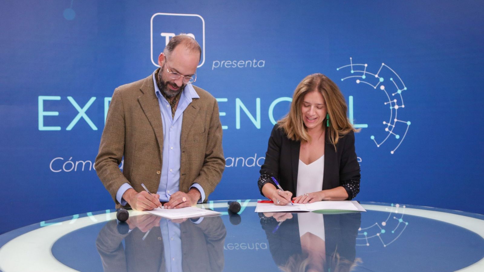 <p>TVN y CENIA sellan alianza para liderar la conversación sobre inteligencia artificial en Chile</p>

