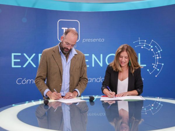 TVN y CENIA sellan alianza para liderar la conversación sobre inteligencia artificial en Chile