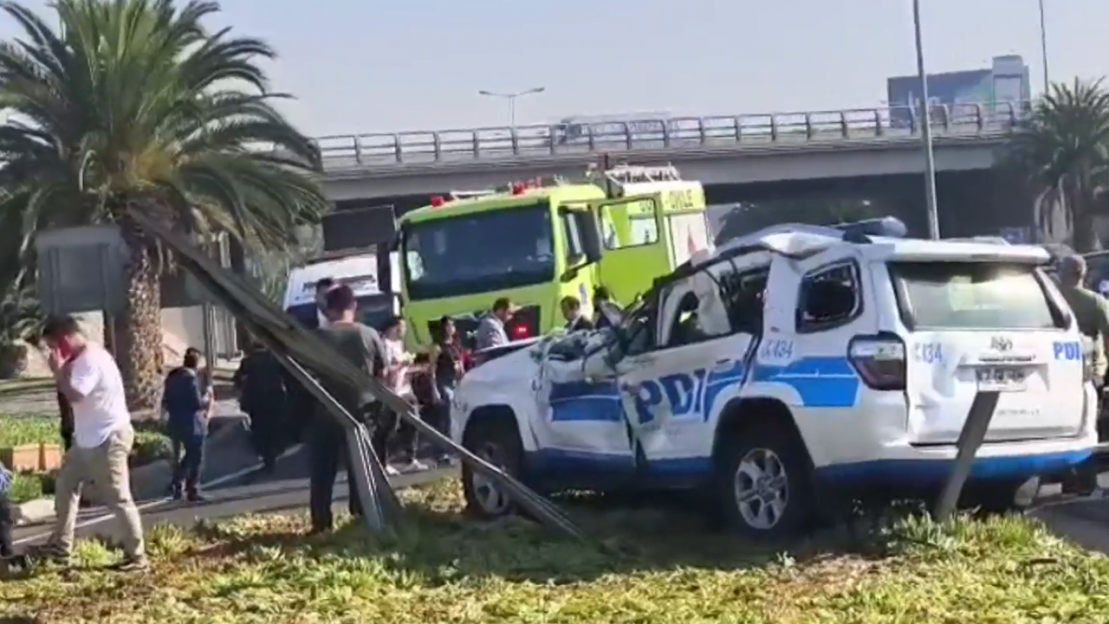 Un detenido y cuatro funcionarios de la PDI heridos tras grave accidente
