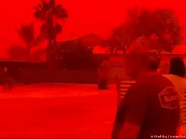 ¿Por qué el cielo se volvió rojo sangre en Australia?