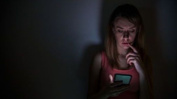 <p>Vigilancia dentro de la pareja: 1 de cada 8 mujeres en Chile ha encontrado apps de monitoreo en su celular</p>Vigilancia dentro de la pareja: 1 de cada 8 mujeres en Chile ha encontrado apps de monitoreo en su celular
