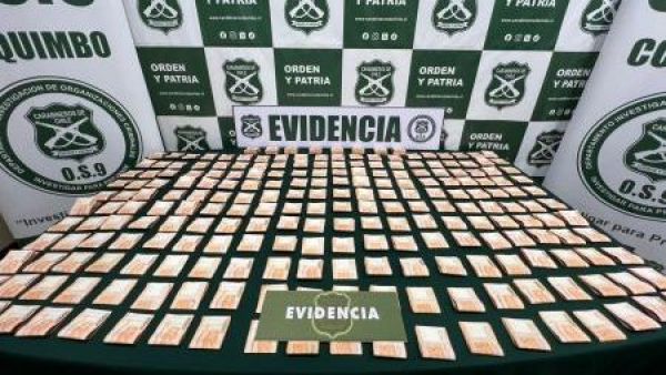<p>Detienen a niñera que sustrajo $30 millones y los ocultó bajo tierra</p>Detienen a niñera que sustrajo $30 millones y los ocultó bajo tierra
