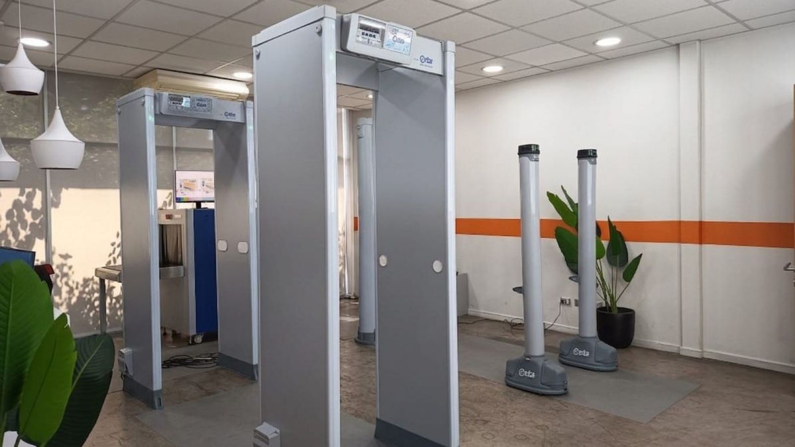<p>Nuevas tecnologías refuerzan seguridad con sistemas capaces de detectar armas, drogas, explosivos y acelerantes </p>
