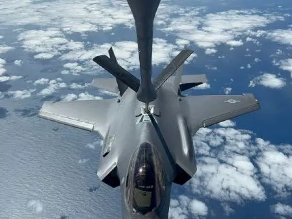 FACh realiza exitoso reabastecimiento en vuelo a un F-35 de la USAF
