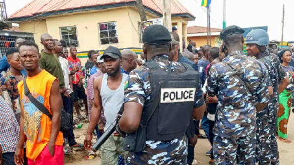 <p>Nigeria: rescatan a 31 secuestrados en ataques a 2 iglesias</p>Nigeria: rescatan a 31 secuestrados en ataques a 2 iglesias
