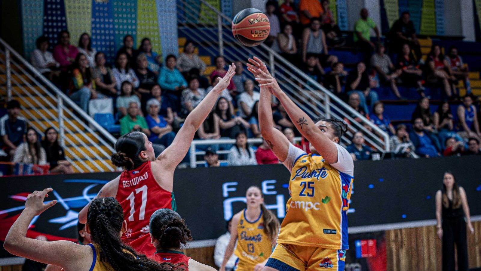 La Liga Nacional de básquetbol femenino se toma TVN: 83 partidos, más de 120 jugadoras y 16 semanas de torneo
