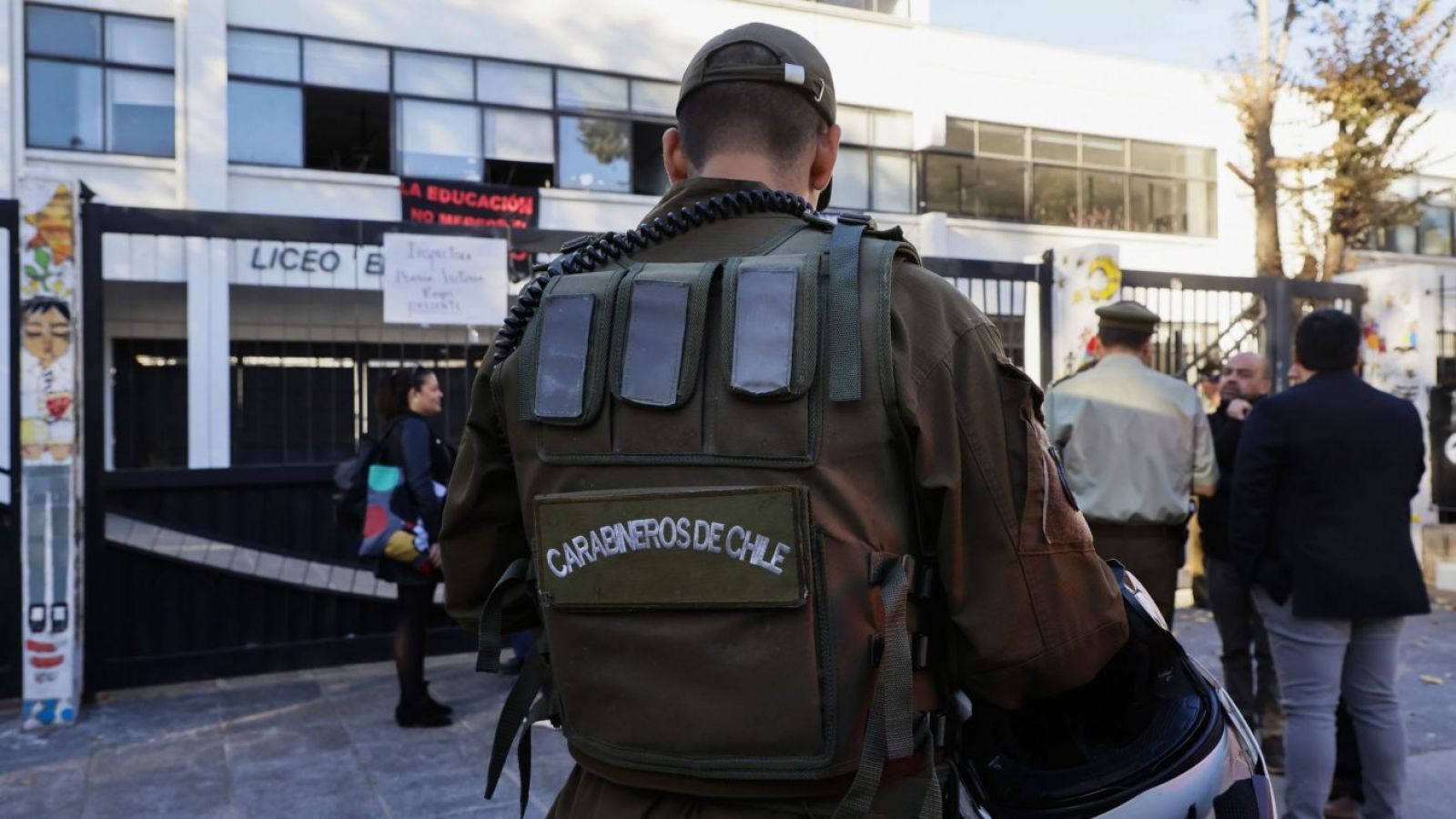 Apoderado llegó armado a escuela en la comuna de Hualpén: Intervino la policía
