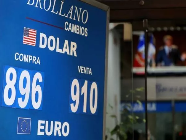 Dólar registra retroceso de $30 tras acuerdo de alto al fuego en Medio Oriente