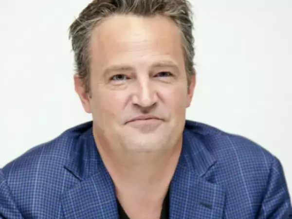 Mujer sentenciada a 15 años por muerte de Matthew Perry