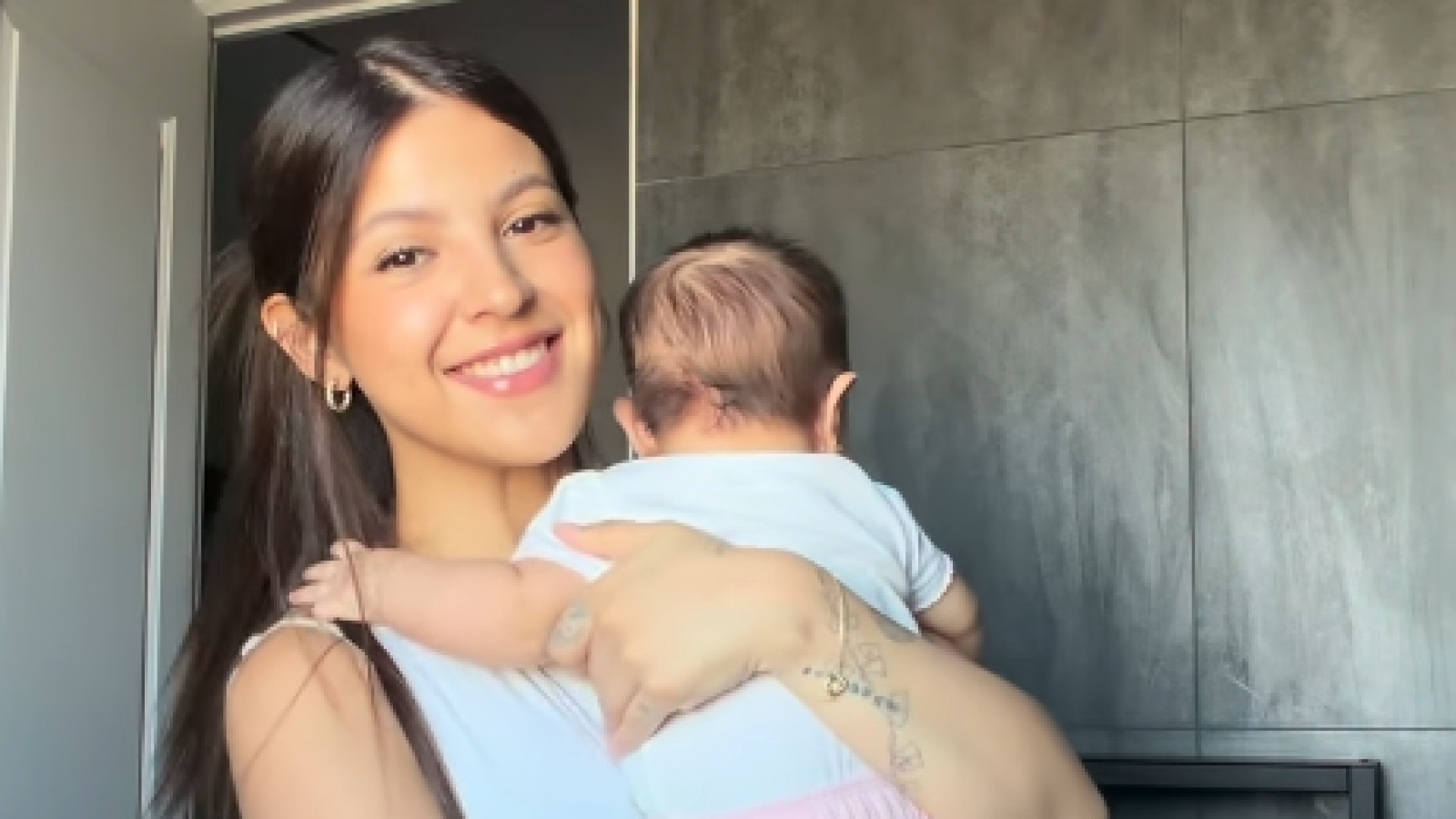 <p>Ignacia Antonia revela problema capilar tras el posparto</p>
