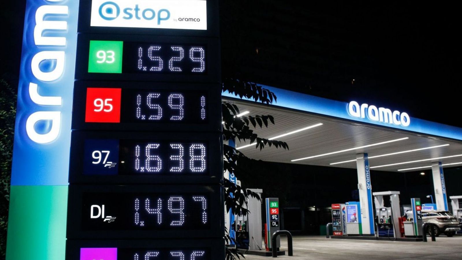 <p>Bencinas bajarían en mayo si se mantiene la caída del petróleo en los mercados</p>
