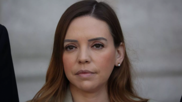 La pizarra de Alberto Precht: La denuncia contra la senadora Camila Flores por presunto fraude al Fisco
