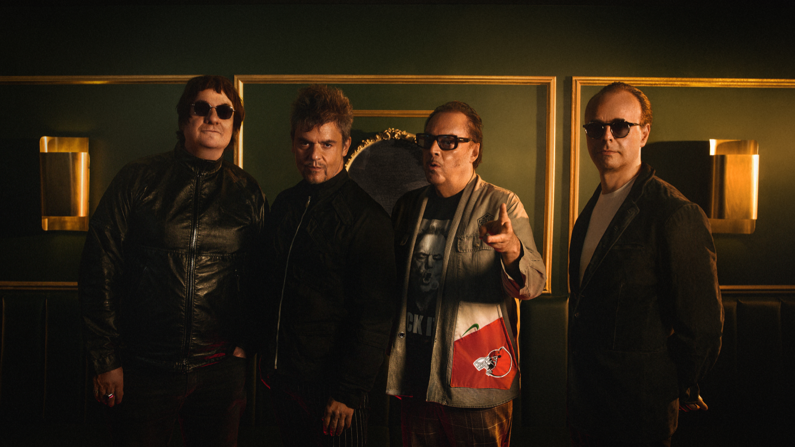 Los Tres presenta "XCLNT", el regreso discográfico de la formación original tras 26 años
