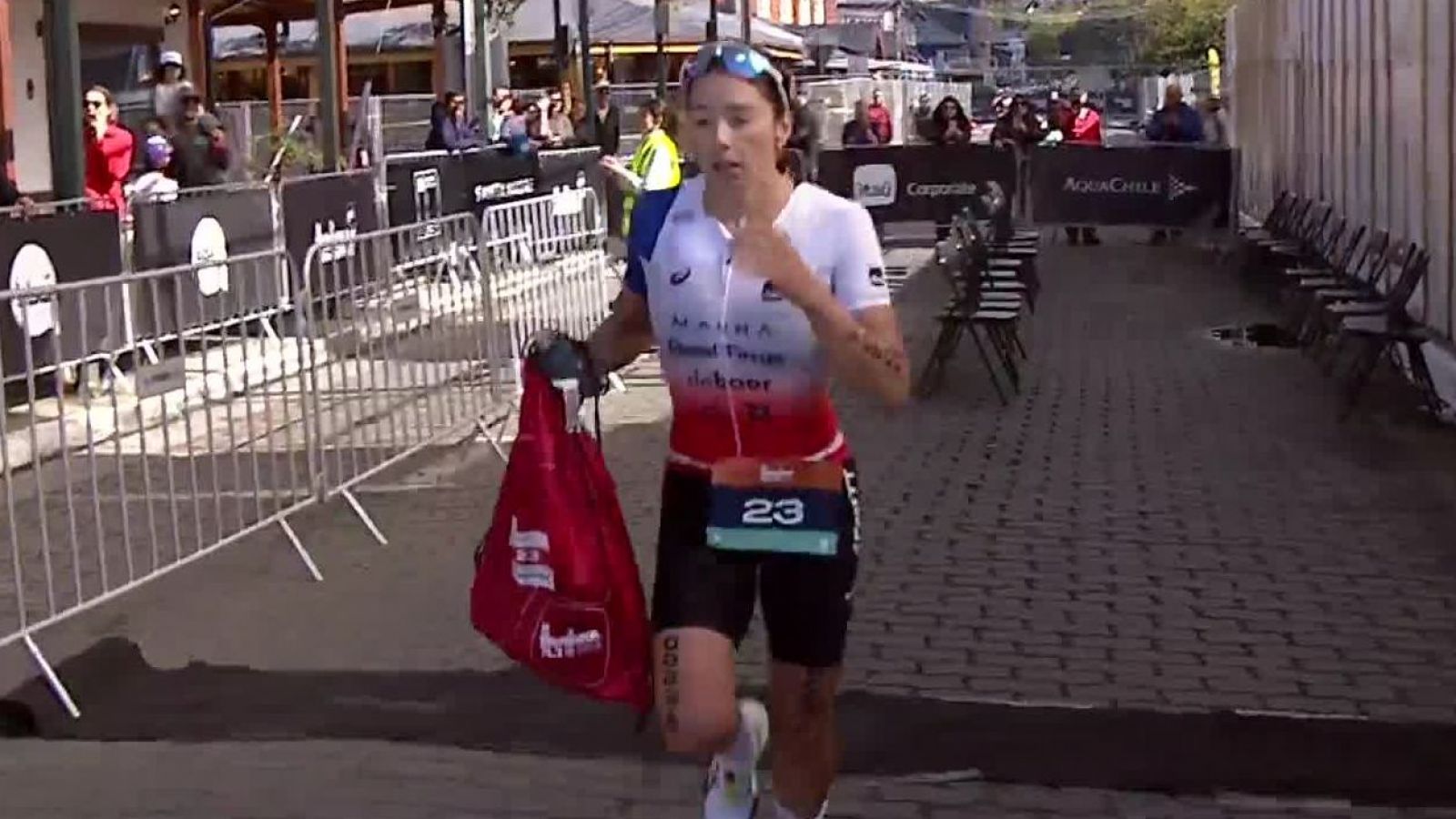 Vamos Chile: Macarena Salazar sigue liderando el Ironman 70.3 de Puerto Varas
