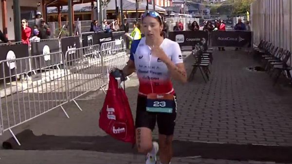 Vamos Chile: Macarena Salazar sigue liderando el Ironman 70.3 de Puerto Varas
