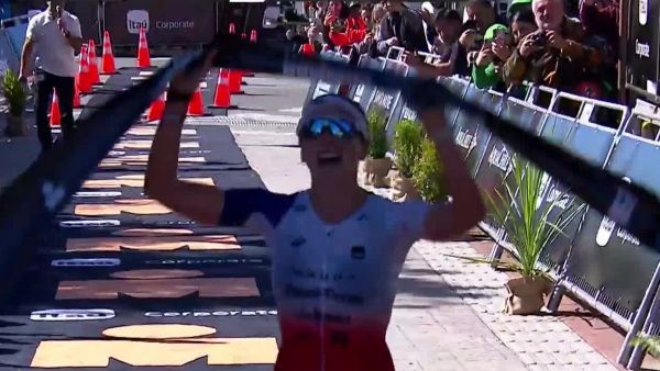Macarena Salazar gana y hace historia en el Ironman 70.3 de Puerto Varas
