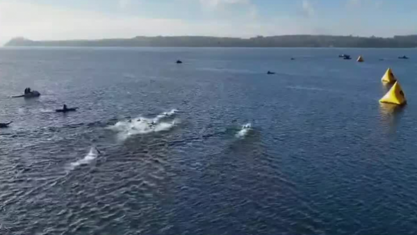 Un día precioso y el himno nacional de fondo: Así comenzó el Ironman 70.3 Puerto Varas
