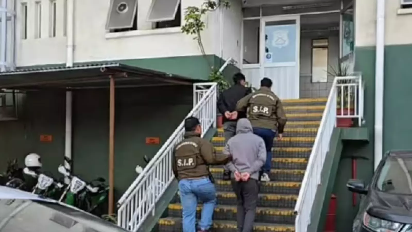 Alumnos de cuarto medio son arrestados con arma de fabricación artesanal en colegio de Talcahuano