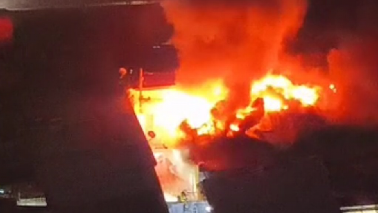 <p>Incendio con riesgo de propagación afecta cité en Santiago</p>
