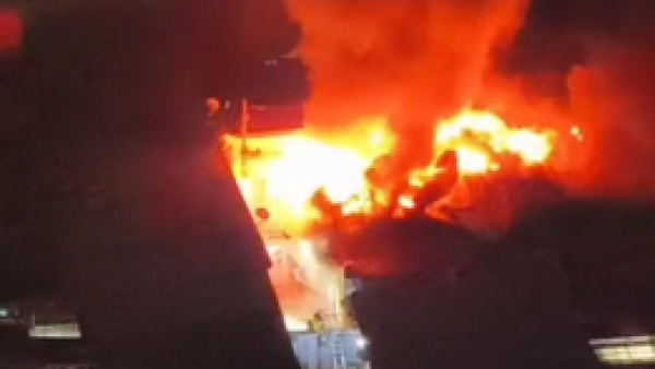 <p>Incendio con riesgo de propagación afecta cité en Santiago</p>Incendio con riesgo de propagación afecta cité en Santiago
